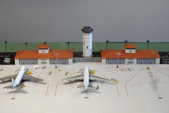 1:400 Model Airport Tropical Single Runway