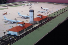 1:400 Model Airport Tropical Single Runway